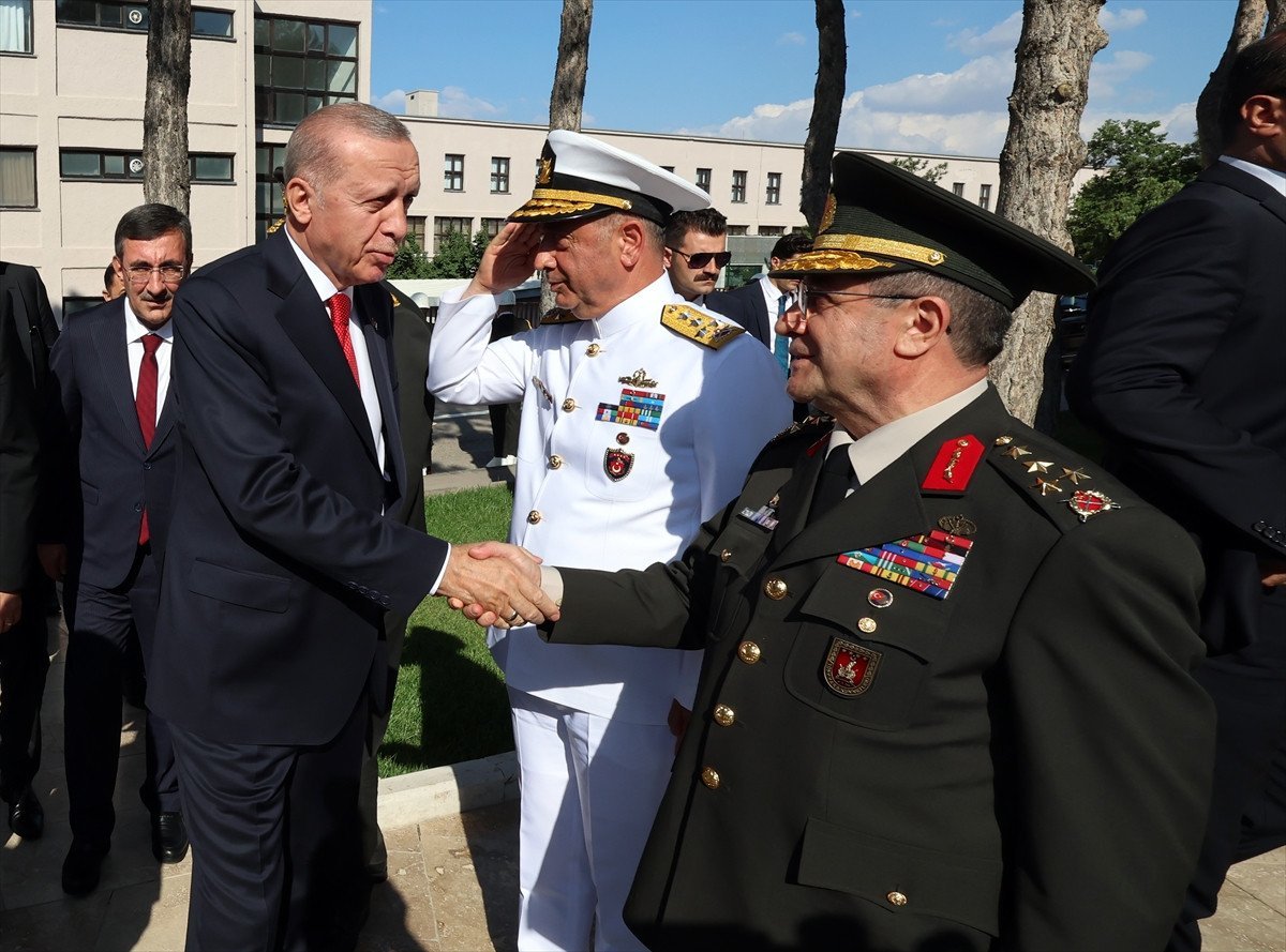 MSÜ Kara Harp Okulu'nda Diploma Alma ve Sancak Devir Teslim Töreni