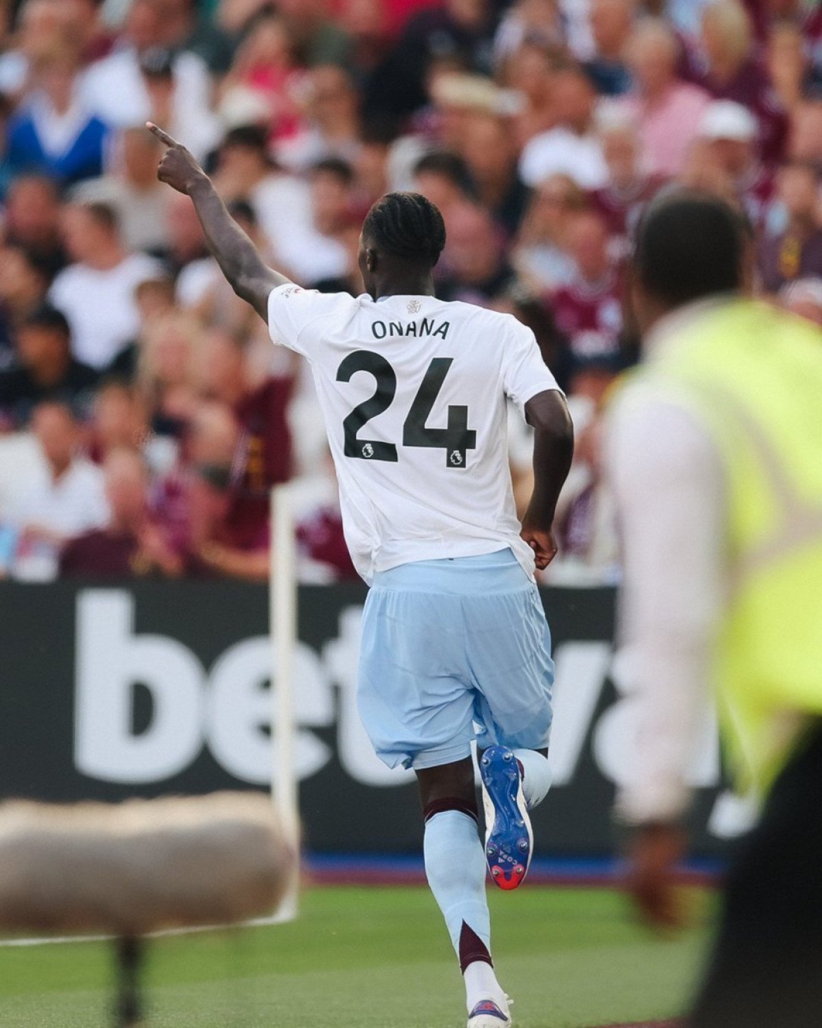 Premier Lig Açılış Maçında Aston Villa, West Ham'ı 2-1 Yendi