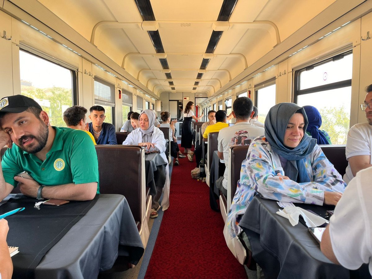 Turistik Tatvan Treni Seferleri Başladı