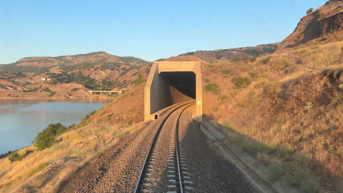 Turistik Tatvan Treni Seferleri Başladı