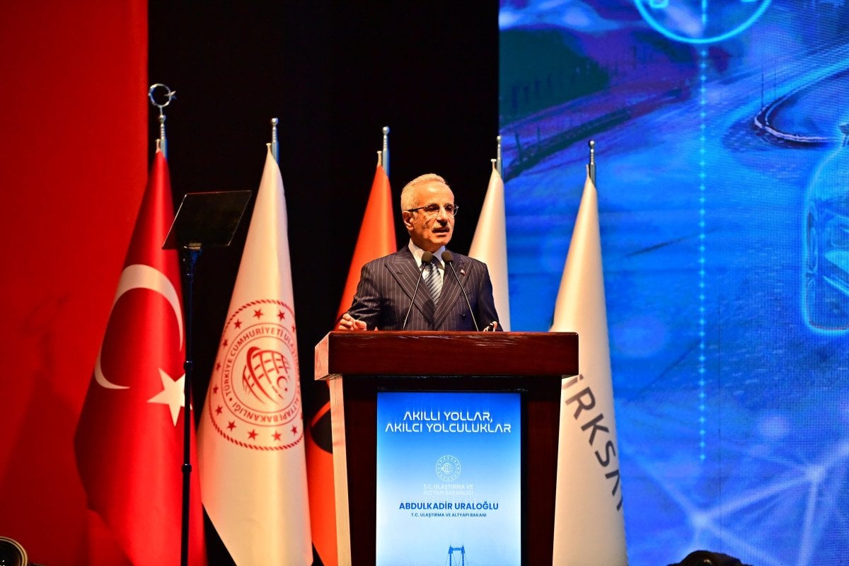 Ulaştırma ve Altyapı Bakanı Uraloğlu, Akıllı Ulaşım Sistemleri Projesinin İmza Törenine Katıldı