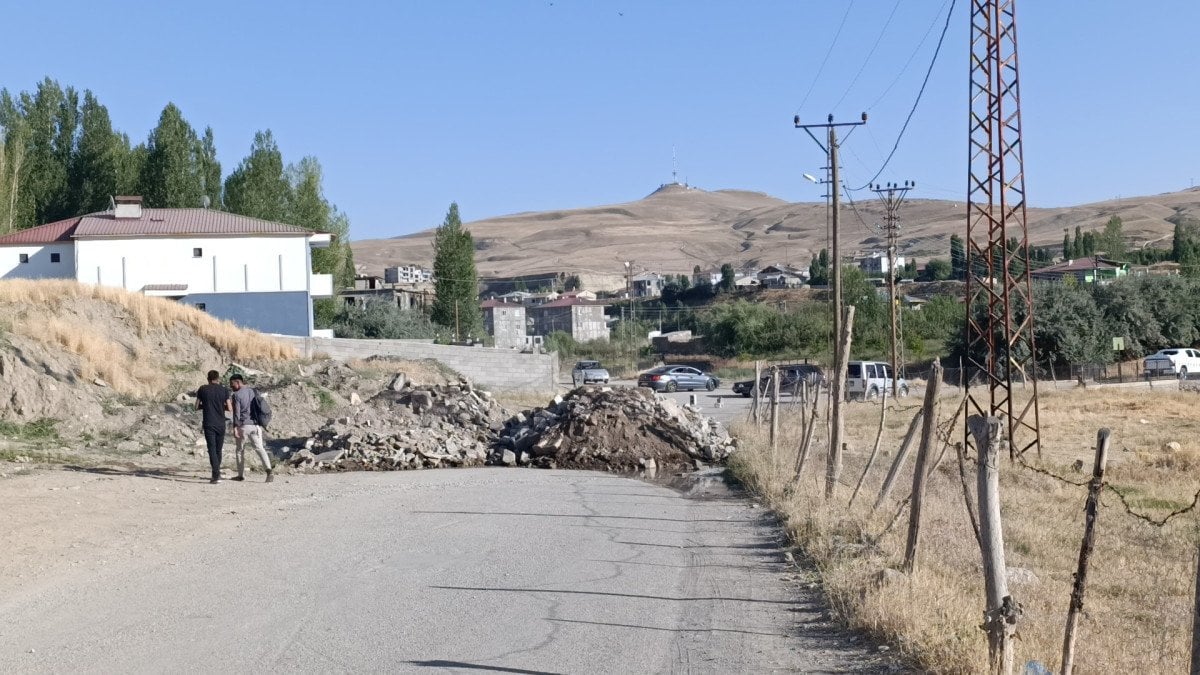 Van'da Yolu Kapatma Krizi: Kemal Tolan'ın İsyanı