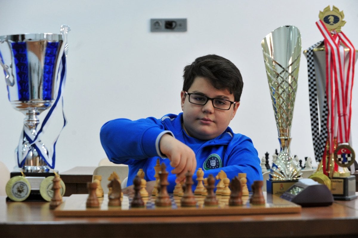 Yağız Kaan Erdoğmuş'un Büyükusta Unvanı ve Magnus Carlsen'i Yenmesi