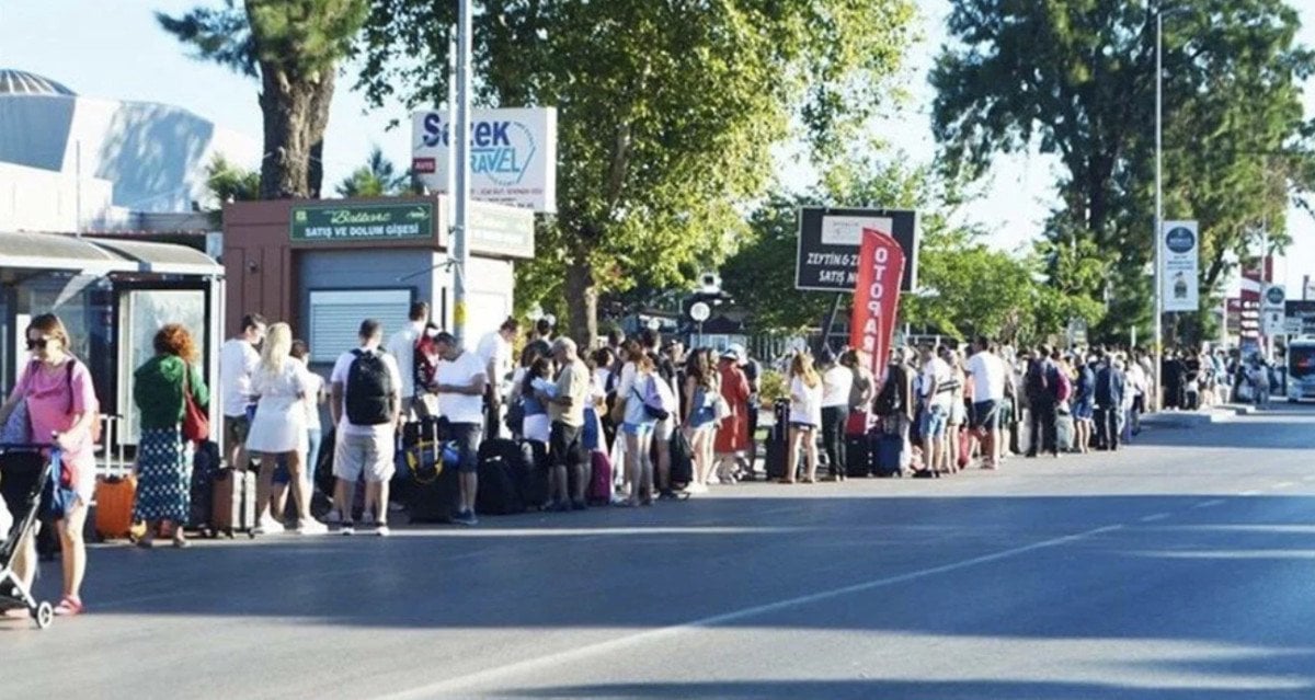 Yunan Adaları'na Türk Turist Akını: Rekor Sayılar ve Ekonomik Etkiler