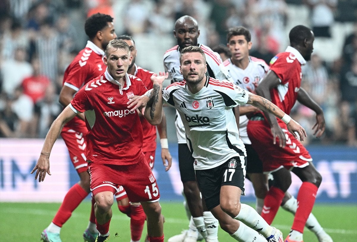 Beşiktaş, Sivasspor'u 2-0 Yenerek Galip Geldi