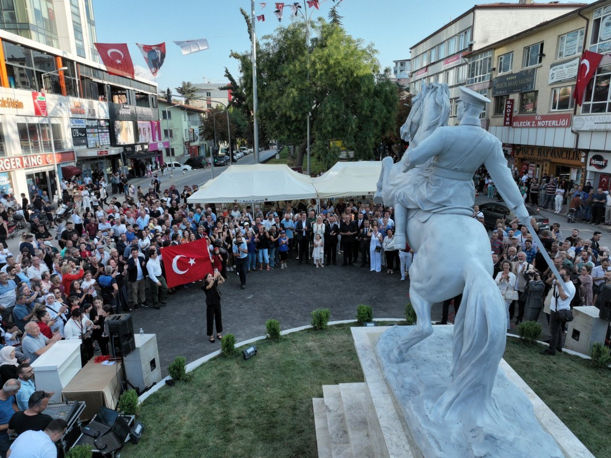 Bilecik'te Yeni Atatürk Heykeli Açılışı Coşkuyla Gerçekleştirildi