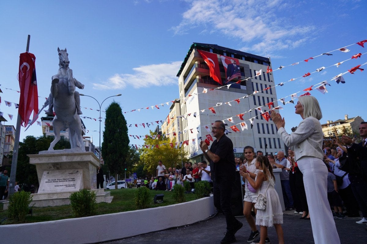 Bilecik'te Yeni Atatürk Heykeli Açılışı Coşkuyla Gerçekleştirildi