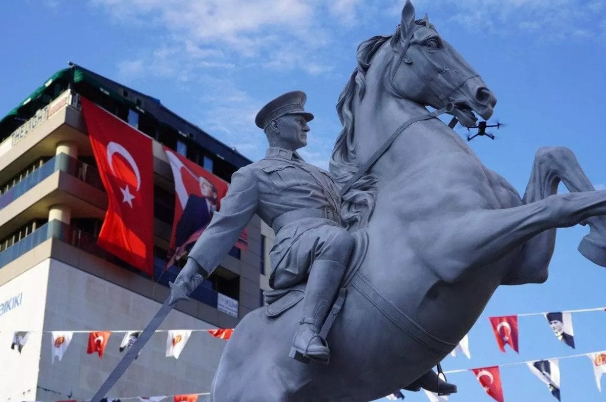 CHP Belediyeciliği Heykel Çalışmalarına Devam Ediyor