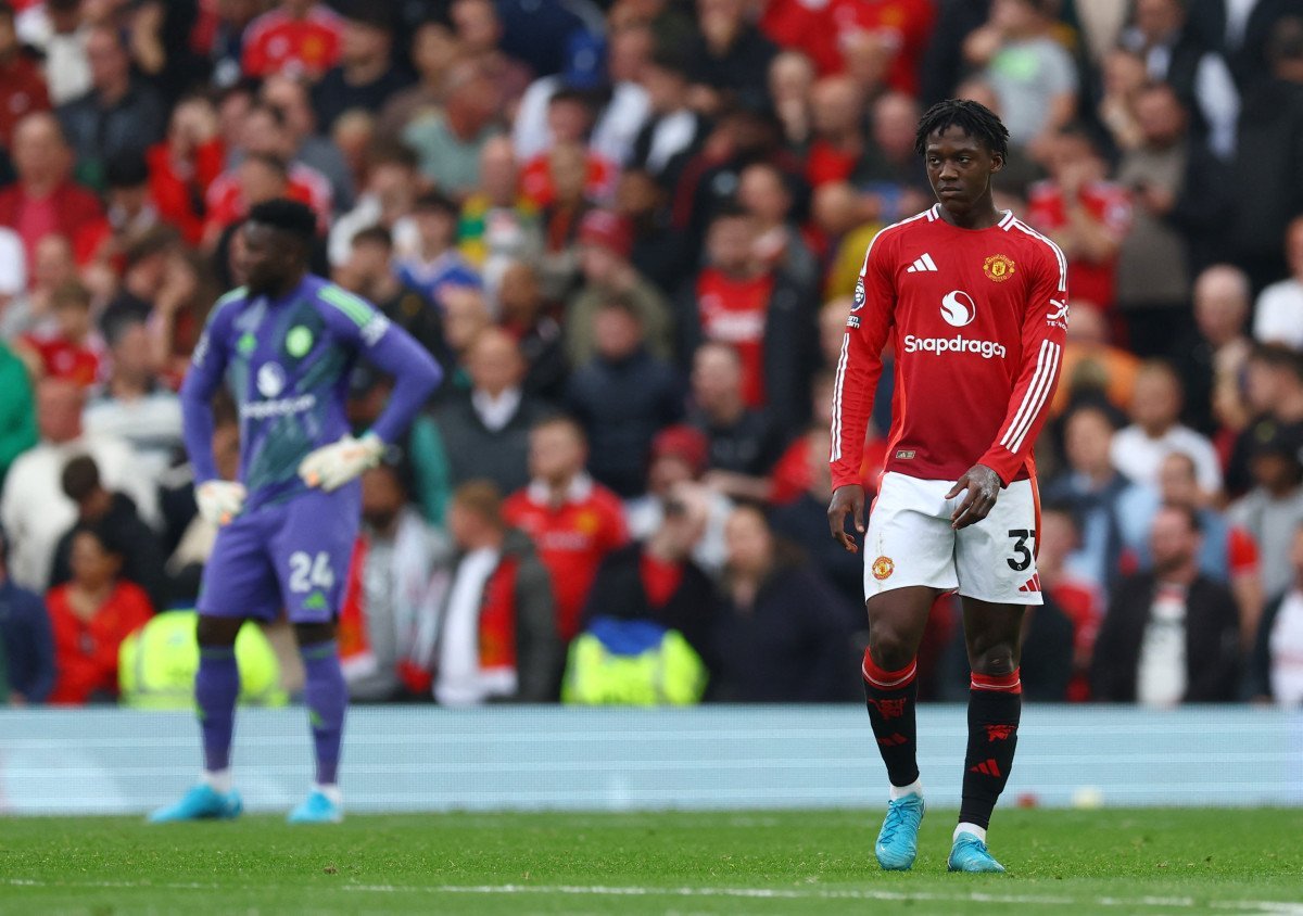 İngiltere Premier Lig'de Liverpool, Manchester United'ı 3-0 Yenerek Üst Üste Üçüncü Galibiyetini Aldı