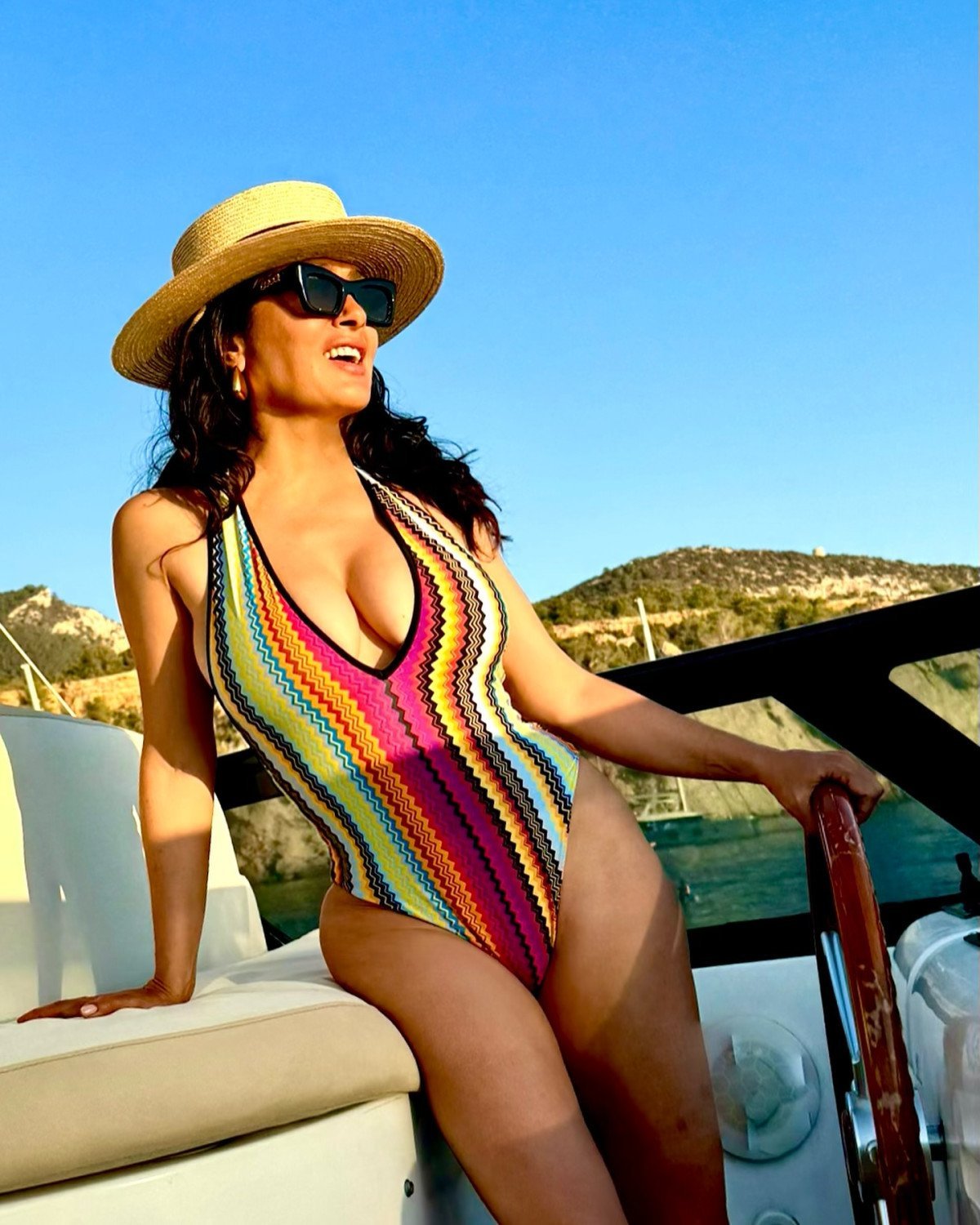 Salma Hayek 58. Yaş Gününü Bikinili Pozlarla Kutladı