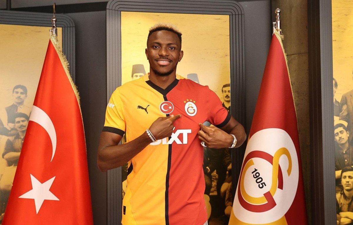 Victor Osimhen Galatasaray'a Katıldı